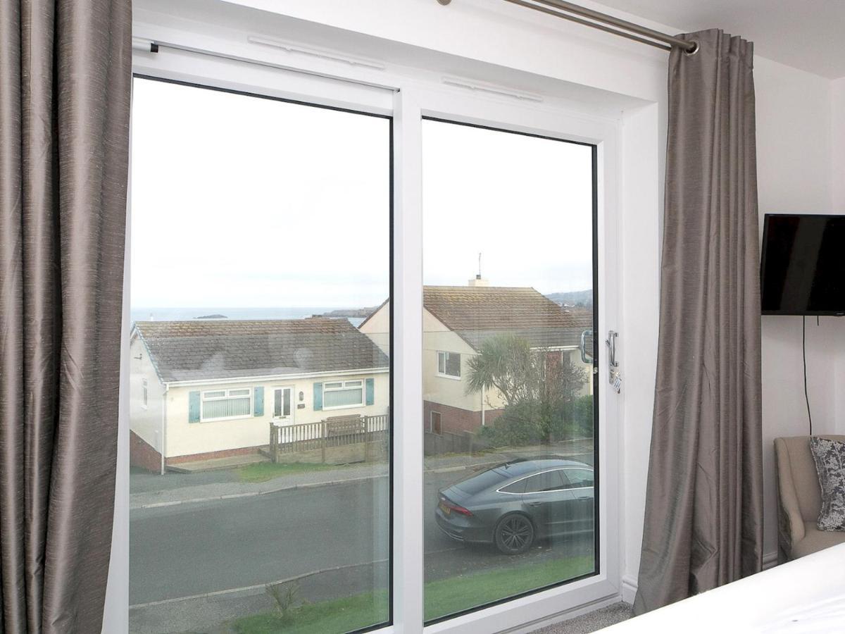 Pass The Keys Modern Coastal Home In Bull Bay Amlwch Esterno foto