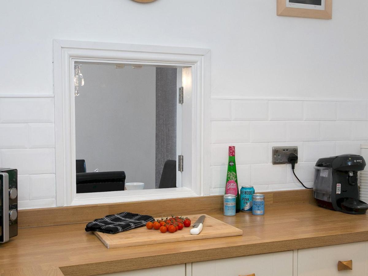 Pass The Keys Modern Coastal Home In Bull Bay Amlwch Esterno foto