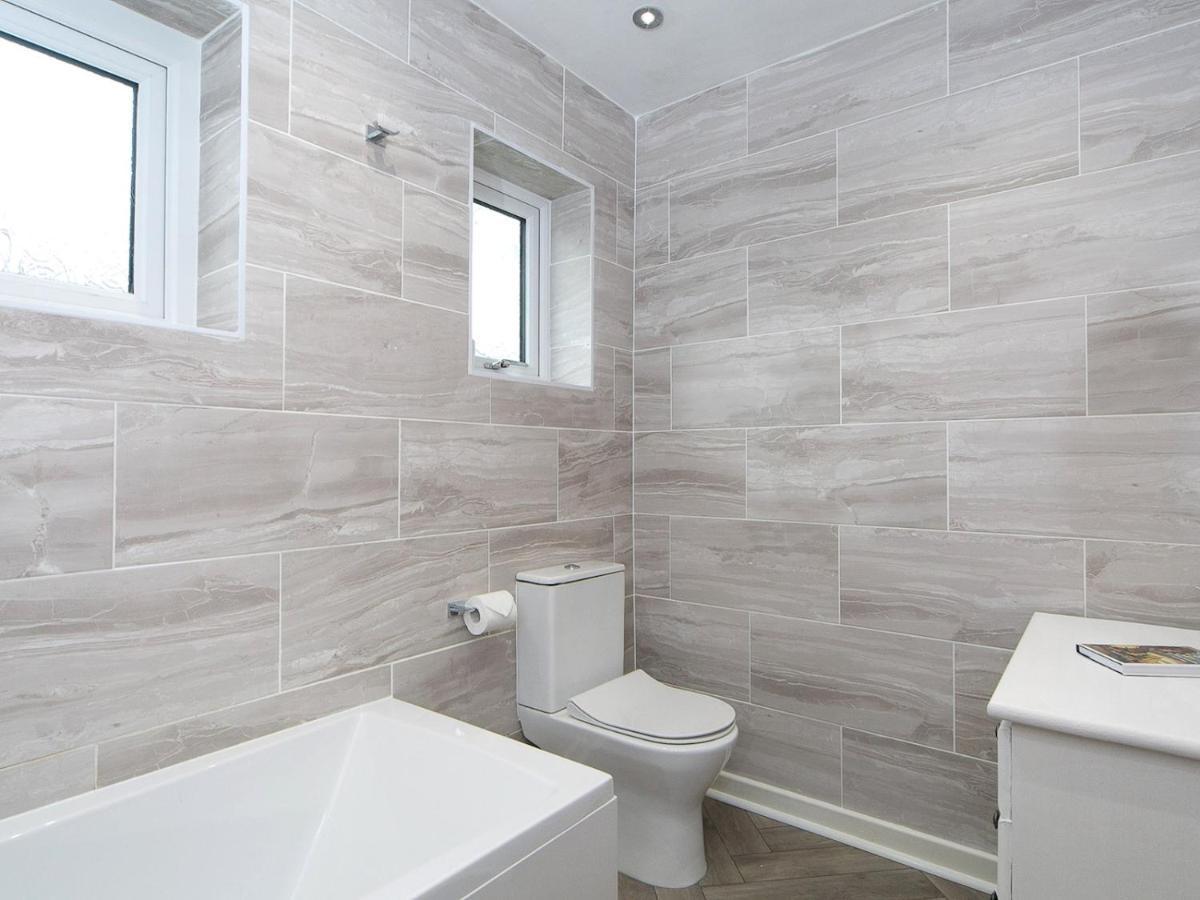 Pass The Keys Modern Coastal Home In Bull Bay Amlwch Esterno foto