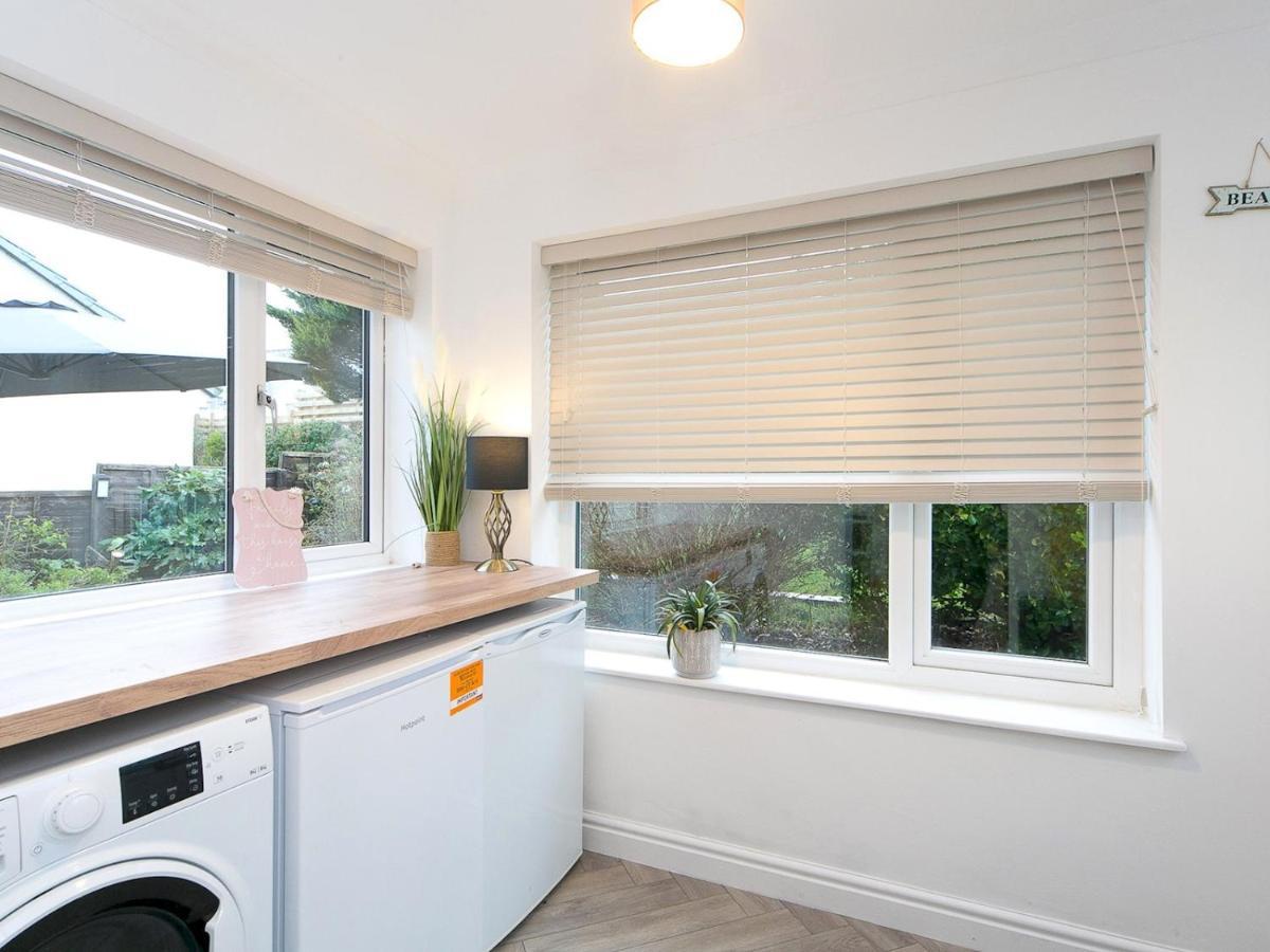 Pass The Keys Modern Coastal Home In Bull Bay Amlwch Esterno foto
