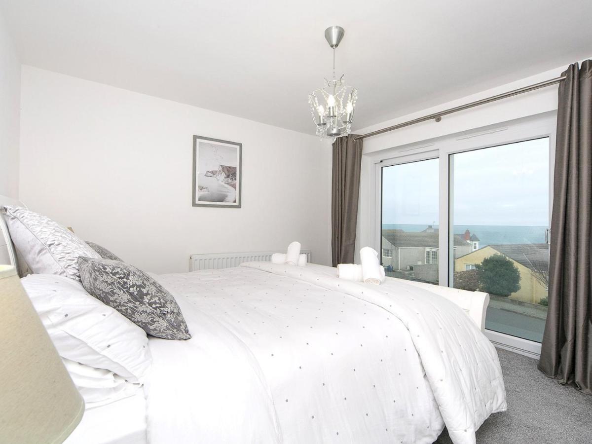 Pass The Keys Modern Coastal Home In Bull Bay Amlwch Esterno foto