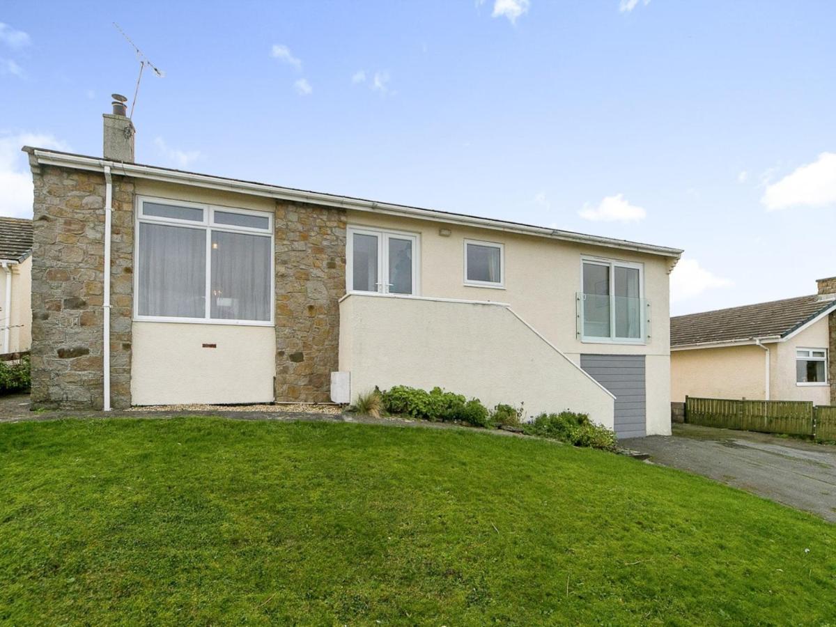 Pass The Keys Modern Coastal Home In Bull Bay Amlwch Esterno foto